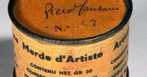 la_grande_arte_europea__una_montagna_di_cacca