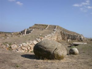 11-La-ziggurat-di-Monte-d-Accoddì-Sardegna-da-Luoghimisteriosi